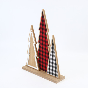 Decorazione Natalizia da Tavolo Ecologica in Legno con Motivo a Scacchi Bianco e Nero, Tagliata al Laser, Unica nel Suo Genere - Product Image 4