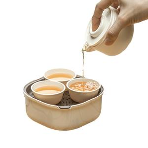 ชุดน้ำชาพกพาสำหรับการตั้งแคมป์ ชุดถ้วยมินิพลาสติกสไตล์จีนแบบใหม่พร้อมฝาปิดและถาดสำหรับใช้กลางแจ้ง - Product Image 1