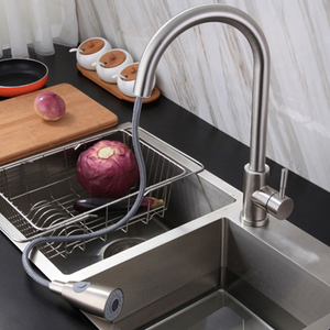 Robinet de cuisine à une poignée certifié NSF avec bec rétractable et pulvérisateur vers le bas Installation à 2 trous <span class=keywords><strong>Distributeur</strong></span> d'<span class=keywords><strong>eau</strong></span> chaude et <span class=keywords><strong>froide</strong></span> - Product Image 2