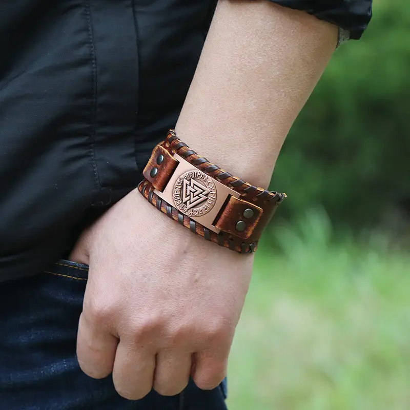 Heren Totem Rune Weave Breed Lederen Polsband Driehoek Reliëf Armband Armband