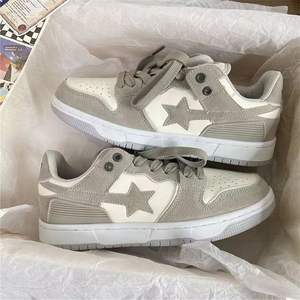 รองเท้าสนีกเกอร์สำหรับผู้ชายรองเท้าลำลองส้นเตี้ยระบายอากาศได้ดีน้ำหนักเบาติดโลโก้ได้ตามต้องการ - Product Image 3