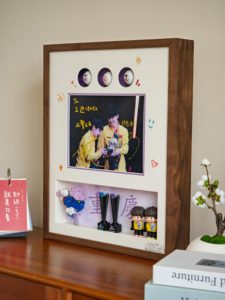 Cadre <span class=keywords><strong>photo</strong></span> mural Ludaye en bois massif de noyer moderne, fait main, durable et écologique, avec impression UV pour balles de tennis de table - Product Image 2