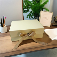 Boîte-cadeau magnétique pliable de luxe recyclable avec couvercle magnétique rigide avec doublure en éponge et logo personnalisé en matériaux recyclés