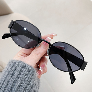 Gafas de sol ovaladas de metal Qianai para mujer, UV400, ligeras, montura negra, lentes tipo AC, 3 gafas de sol para estilo urbano - Product Image 2