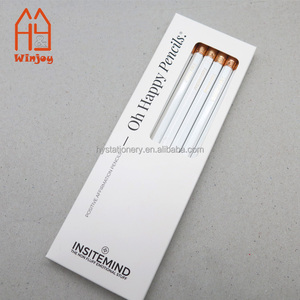 Ensemble de crayons vert avec citations inspirantes, lot de 6 crayons HB n°2 pré-affûtés avec impression dorée, gommes à effacer intégrées dans une boîte personnalisée - Product Image 4