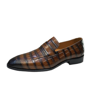 Zapatos de hombre - Mocasines de negocios nuevos de alta gama europea, de alta calidad, con bordado a mano en la capa superior, de cuero genuino. - Product Image 5