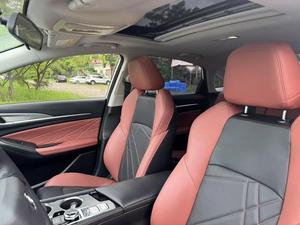 รถยนต์ฉางอัน ยี่เดียน 2022 พลัส บลูเวล NE 1.4T GDI DCT ซีดาน สีขาวภายนอก สีดำแดงภายใน ดีไซน์สองสี 1-25000 ไมล์ - Product Image 1