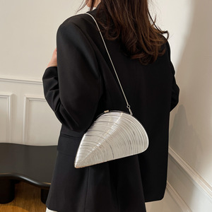Sac de soirée en acrylique pour femme, pochette en forme de coquillage, grand format, à porter à l'épaule ou en bandoulière, collection Printemps 2025 - Product Image 2