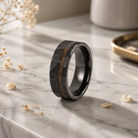 Bague TIZTI en Zirconium Noir Martelé de 8 mm avec Incrustation d'Opale de Feu Colorée Décalée, Ne Se Décolore Jamais, Bagues pour Hommes en Zirconium Noir
