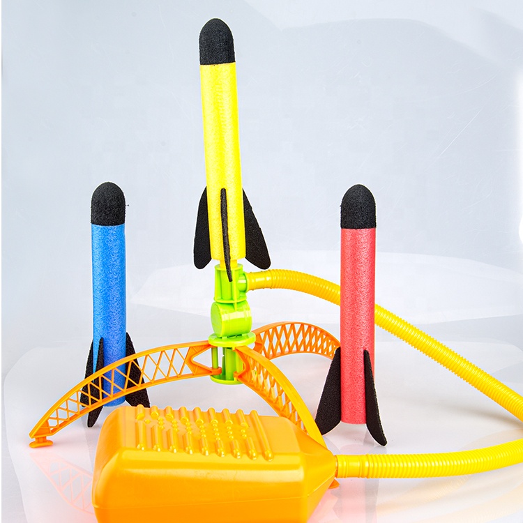 2021 игрушечная ракетка для детей стреляет до 50 футов; 3 красочных пенопластовых ракеты и прочная подставка для пусковой установки с ножной пусковой площадкой