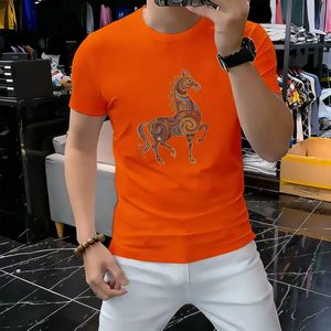 T-shirt estiva a maniche corte con strass colorati a forma di cavallo, T-shirt casual fresca in seta di giada slim fit alla moda per giovani uomini di tendenza - Product Image 5