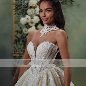 Vestido <span class=keywords><strong>de</strong></span> <span class=keywords><strong>Novia</strong></span> Moderno Estilo <span class=keywords><strong>Princesa</strong></span> Sin Tirantes y Sin Mangas Talla Grande Línea A <span class=keywords><strong>de</strong></span> Encaje con Cola 2026 - Product Image 2