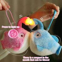 Uionen Porte-clés de couple lumineux en peluche en forme de poisson-lanterne, tissé, imprimé UV, écologique, pendentif, poupée magnétique attrape-souris