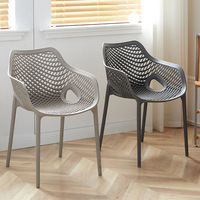 Silla de Comedor Moderna Apilable para Exteriores, Negra, de Polipropileno