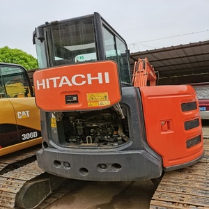Convient aux petits travaux de terrassement et à l'ingénierie municipale Mini pelleteuse Hitachi Zx55 d'occasion pour le jardin. - Product Image 3