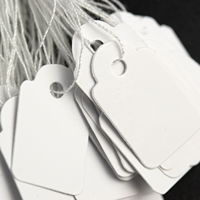 Petites balançoires blanches personnalisées pour bijoux étiquettes volantes avec ficelle élastique, étiquettes volantes pour vêtements