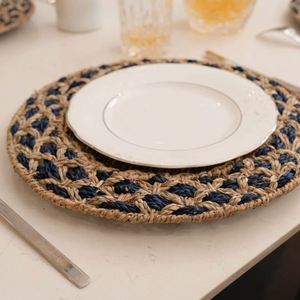 Sets <span class=keywords><strong>de</strong></span> dessous-<span class=keywords><strong>de</strong></span>-plat en tissu <span class=keywords><strong>de</strong></span> luxe à motif <span class=keywords><strong>feuille</strong></span> <span class=keywords><strong>de</strong></span> <span class=keywords><strong>bananier</strong></span>, économiques, avec support pour boissons et franges tressées - Product Image 5