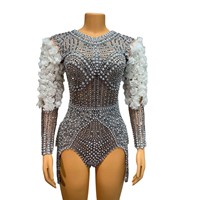 Costumes de scène, tenues de performance élégantes avec fleurs et perles, tenues moulantes pour filles sexy