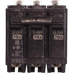 Interruptor de Circuito GE de 3 Polos, 70A, 120/240 VAC, Montaje Atornillado - Product Image 2
