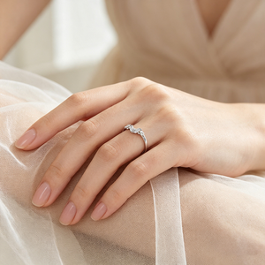Bague de mariage empilable en argent sterling 925 plaqué rhodium avec moissanite taille marquise en V, résistante au ternissement, qualité supérieure, vente en gros - Product Image 2
