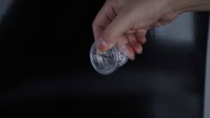 Vaso de Salsa de Plástico Transparente de Alta Calidad de 98 mm con Fondo Redondo y Logotipo Personalizado para Envasado de Alimentos para Llevar - Product Image 4