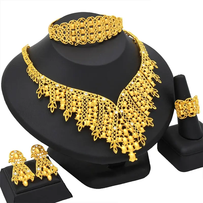 مجموعة مجوهرات ذهبية C&J المملكة العربية السعودية دبي مجموعة مجوهرات الزفاف الهندية مجموعة أقراط و اساور و اساور و قلادة و خاتم