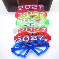Lunettes LED Lumineuses 2027 en Gros, Lunettes de Fête 2027, Lunettes de Soleil Cœur pour Promotion, Cadeau, Lunettes de Fête Nouvel An 2027
