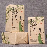 Thé blanc d'arbre ancien du Yunnan emballé individuellement avec des tranches parfumées au jasmin