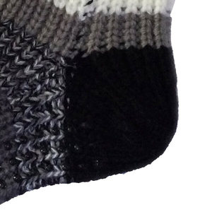 Fornida punto de cable cama calcetines con pompones - Product Image 4