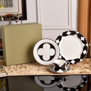 Juego clásico de taza y platillo de porcelana china blanca y negra para té de la tarde, ideal para regalo. - Product Image 2