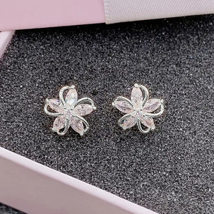 Orecchini da Donna con Design Floreale, Eleganti e Minimalisti, Gioielli per Uso Quotidiano, Stile Moderno - Product Image 6
