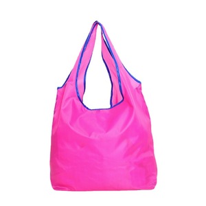 กระเป๋าช้อปปิ้งพับได้สีเทาเงินขนาดใหญ่ พร้อมขอบสีแดง เป็นมิตรกับสิ่งแวดล้อม เหมาะสำหรับใช้ในซูเปอร์มาร์เก็ต - Product Image 2