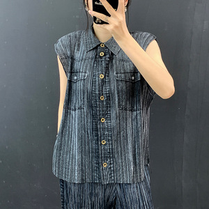 ชุดเดนิมจีบพลีท Miyake สำหรับผู้หญิง รุ่นใหม่ประจำฤดูร้อนปี 2026 เสื้อแจ็คเก็ตแขนสั้น กางเกงเอวสูงลำลอง แฟชั่นชุดเซ็ตสองชิ้น - Product Image 2
