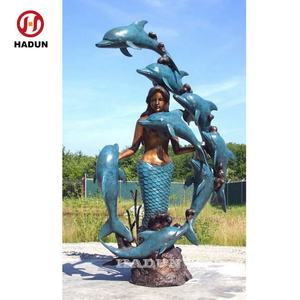 イルカと現代的な屋外の庭の装飾ブロンズスタンディングメタルマーメイド彫刻 - Product Image 2
