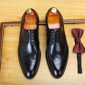 Chaussures Oxford en cuir vert italien de luxe, fabriquées à la main avec un design gravé au laser, élégantes pour les occasions formelles et les galas - Product Image 4