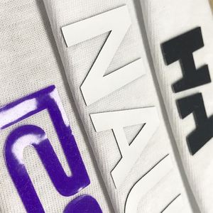 Autocollants en silicone 3D épais en relief pour transfert de chaleur, logo personnalisé, pour vêtements de sport, vêtements de yoga, sacs à dos - Product Image 1