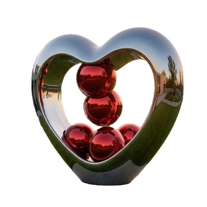 Sculpture de cœur abstraite moderne en acier inoxydable de grande taille avec sphères rouges polies miroir, décoration d'art paysager extérieur pour jardin - Product Image 1