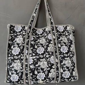 Bolsa de Transporte Acolchada de Algodón Resistente con Motivos Tradicionales de Impresión en Bloque, Bolsa de Tela con Impresión en Bloque Hecha a Mano - Product Image 1