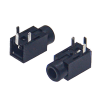 Conector de Audio PJ-210 de 2.5mm, Montaje Vertical de 3 Pines con Carcasa de Plástico Grueso, 9.5mm de Altura, Diseño con Orejetas para Fijación Segura