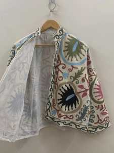 เสื้อแจ็คเก็ตผ้ากำมะหยี่ลายสัตว์ปักลายซูซานี ผ้าฝ้าย ระบายอากาศได้ดี เป็นมิตรกับสิ่งแวดล้อม ติดกระดุม ทำมือ ของขวัญสำหรับเธอ คุณแม่ สไตล์โบโฮ อินเดีย - Product Image 3