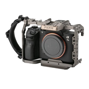 Cage pour appareil photo Tilta pour la série Sony A7, en alliage d'aluminium, avec poignée et rails pour accessoires - Product Image 1