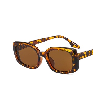 Gafas de Sol Retro Personalizadas con Marco Pequeño, Protección Solar para Exteriores, Versátiles para Hombres y Mujeres - Product Image 4