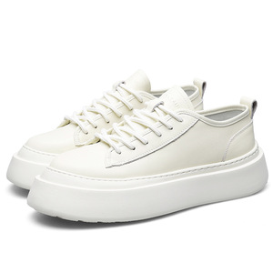 Zapatillas de cuero blanco con cordones, detalle de franja lateral negra en contraste, parte superior de grano suave, zapatillas bajas para correr, suela plana ligera y delgada - Product Image 5