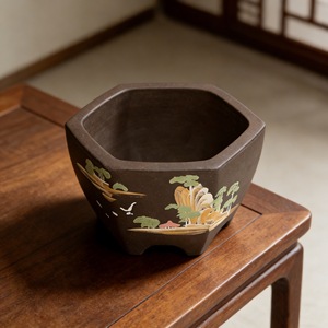 Pot de fleurs hexagonal en argile violette sculpté à la main avec trou de drainage, écologique et durable, pour la culture de plantes vertes en jardin et à la maison - Product Image 3