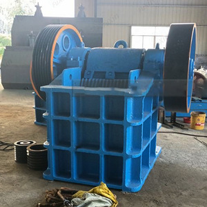Trituradora de mandíbulas portátil azul con capacidad de 15t/h para trituración de residuos de construcción, piedra y ladrillo - Product Image 1