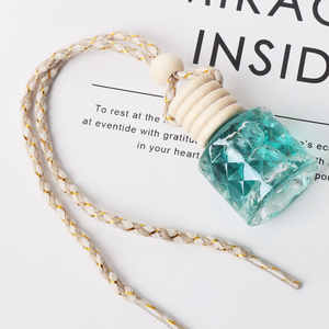 Diffuseur de parfum pour voiture Molly Glory Mini, à suspendre, <span class=keywords><strong>d</strong></span>écoratif, avec huile essentielle, parfum pour voiture, <span class=keywords><strong>d</strong></span>ésodorisant avec couvercle en bois - Product Image 2