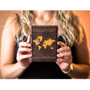 Housse de passeport de luxe élégante en cuir véritable avec blocage RFID de qualité faite à la main coutures fines options personnalisables - Product Image 1