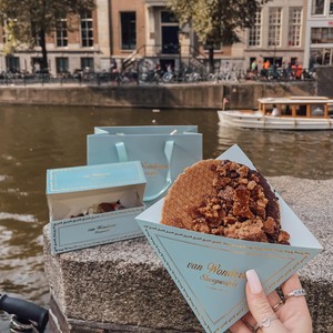 กล่องกระดาษครีปพิมพ์โลโก้ตามสั่ง ราคาส่งถูก ย่อยสลายได้ สำหรับใส่ขนมวาฟเฟิลรูปสามเหลี่ยม - Product Image 6