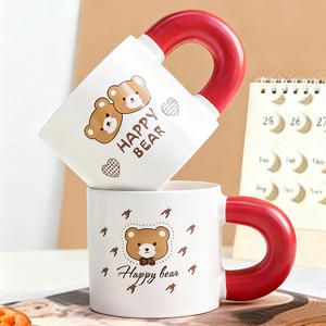 Tasse en céramique Happy Bear, design de dessin animé, poignée rouge, cadeau pour femmes, utilisation au bureau, tasse de petit-déjeuner pour enfants - Product Image 1