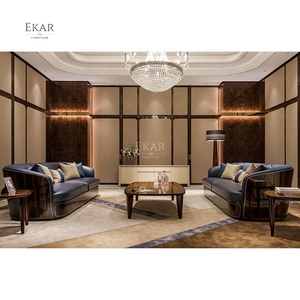 Divano con Motivo Decorativo in Impiallacciatura di Legno Scuro - Arredamento di Lusso per la Casa - Product Image 1